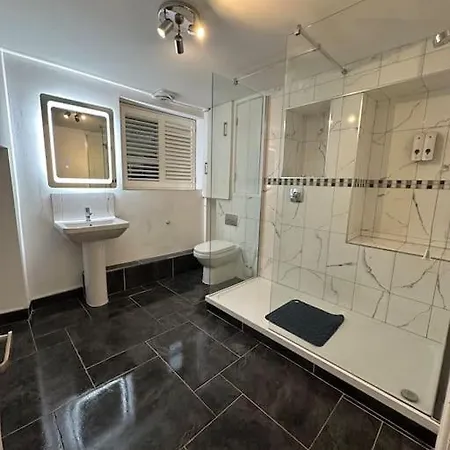 Rialto Luxury Apartments Bath ! Exterior photo