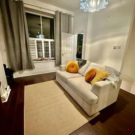 Rialto Luxury Apartments Bath ! Exterior photo